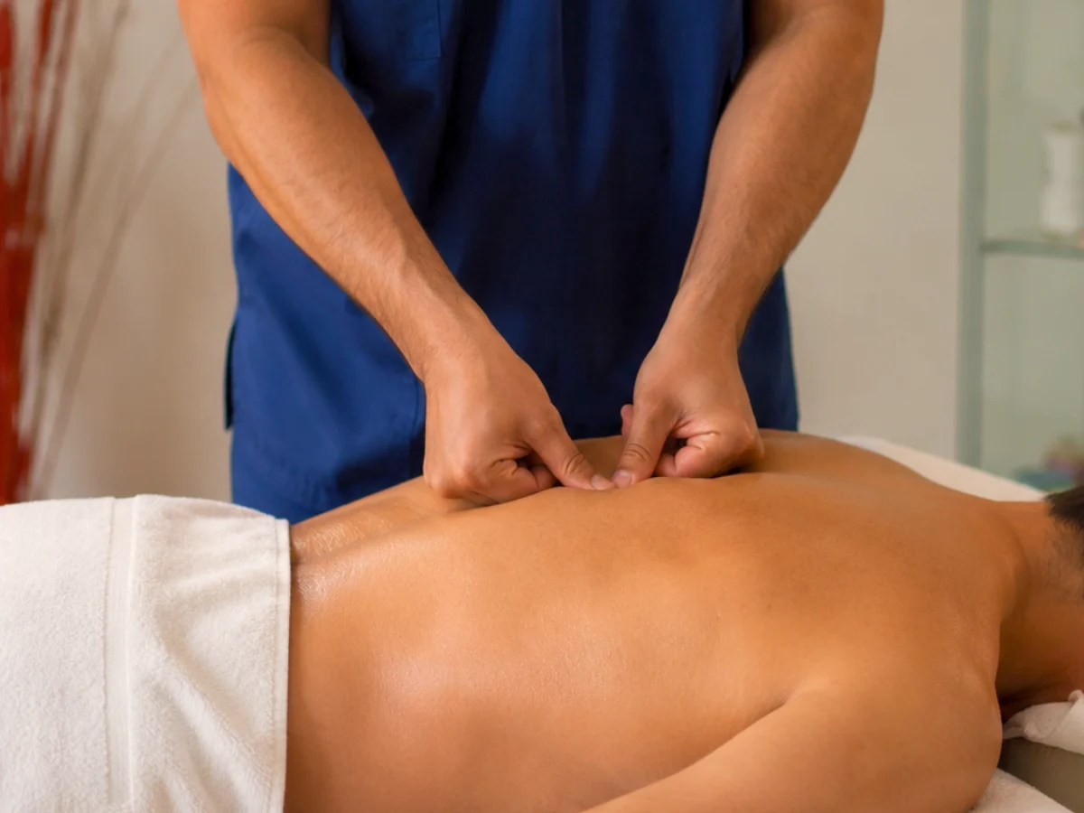 Masaje descontracturante de espalda y zona lumbar en Puebla